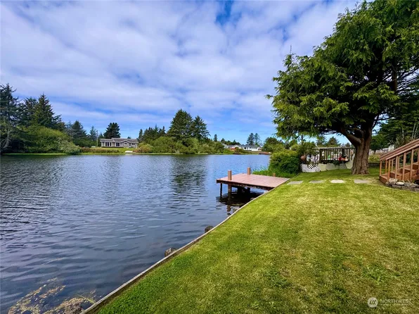 141 Canal Drive NE, Ocean Shores, WA 98569