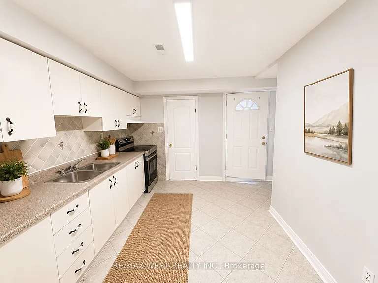355 Silverthorn Ave #BASEMENT — Photo 8