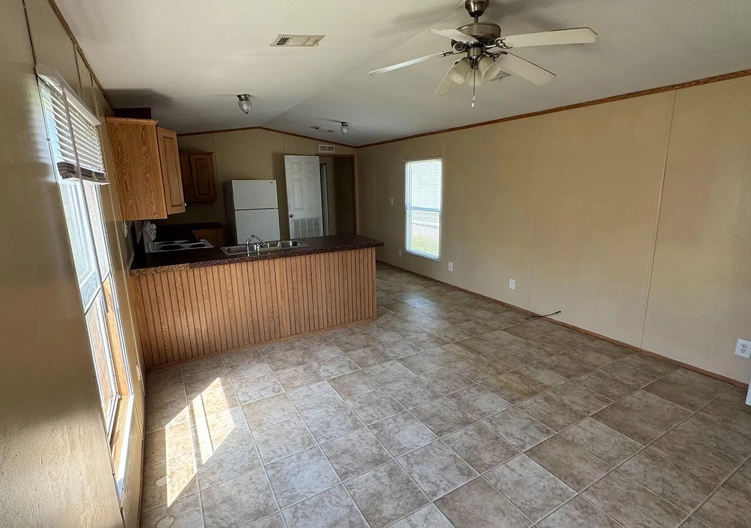 3 bed, 1275 sqft, $700 — Photo 1