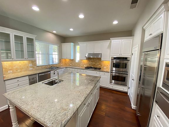 3rd image of 933 Saddlehorn Ct