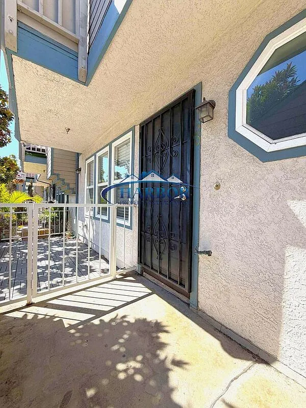 3 bed, 2.0 bath, 1420 sqft, $3,995 — Photo 3