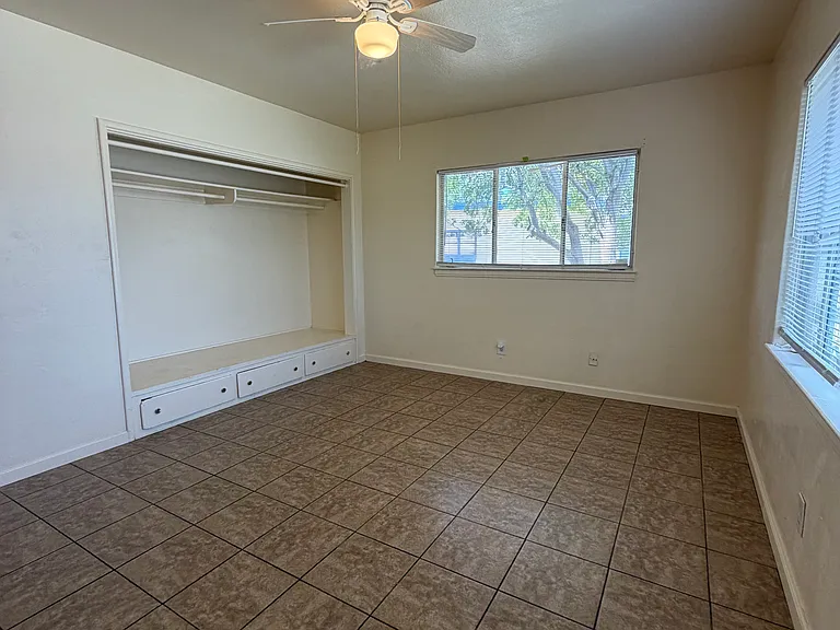 2038 E Ashlan Ave — Photo 21