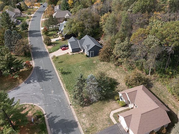 2nd image of 1805 Golf View Drive