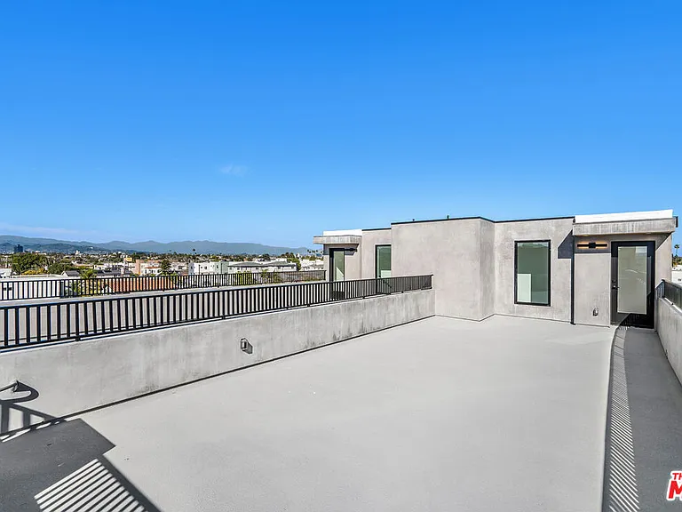 2204 1/2 Carmona Ave — Photo 33