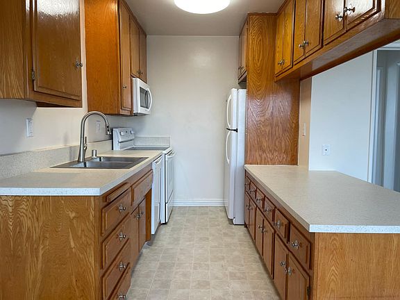 2nd image of 134 7th St APT 9