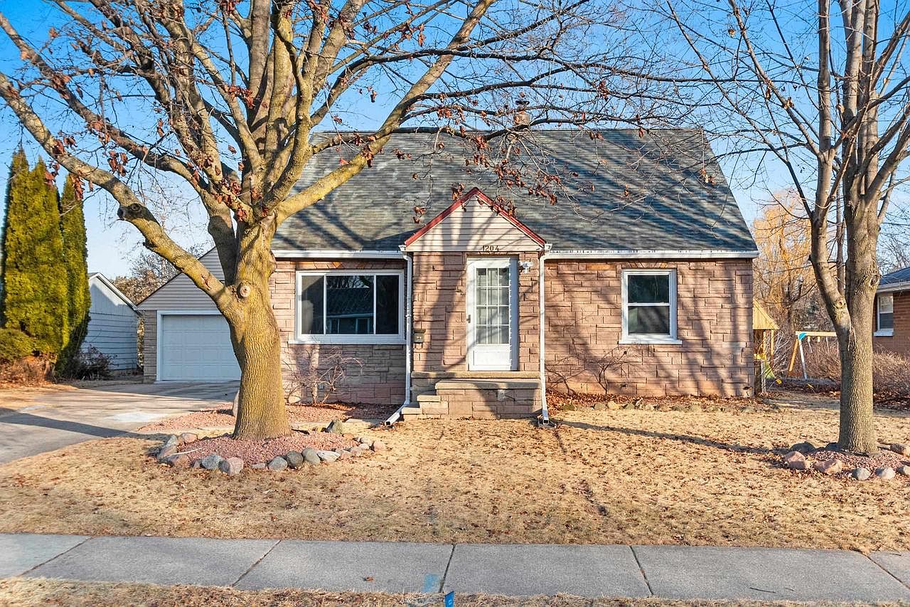 1204 East LINCOLN AVENUE, Little Chute, WI 54140 | Zillow