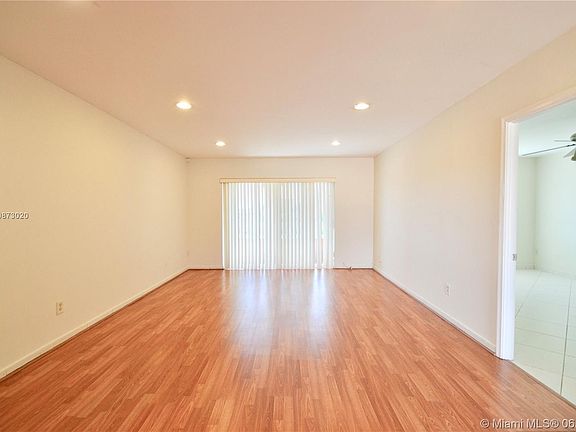 2nd image of 7701 Camino Real A-unit 416