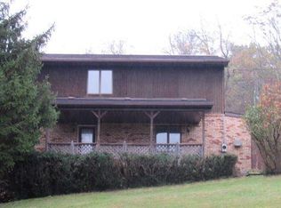 26 Tuscarora Ln, New Cumberland, WV 26047