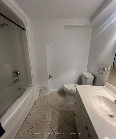 166 Saint Lawrence Dr #BASEMENT — Photo 7