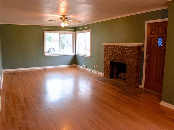 3rd image of 232 W Cleburn St