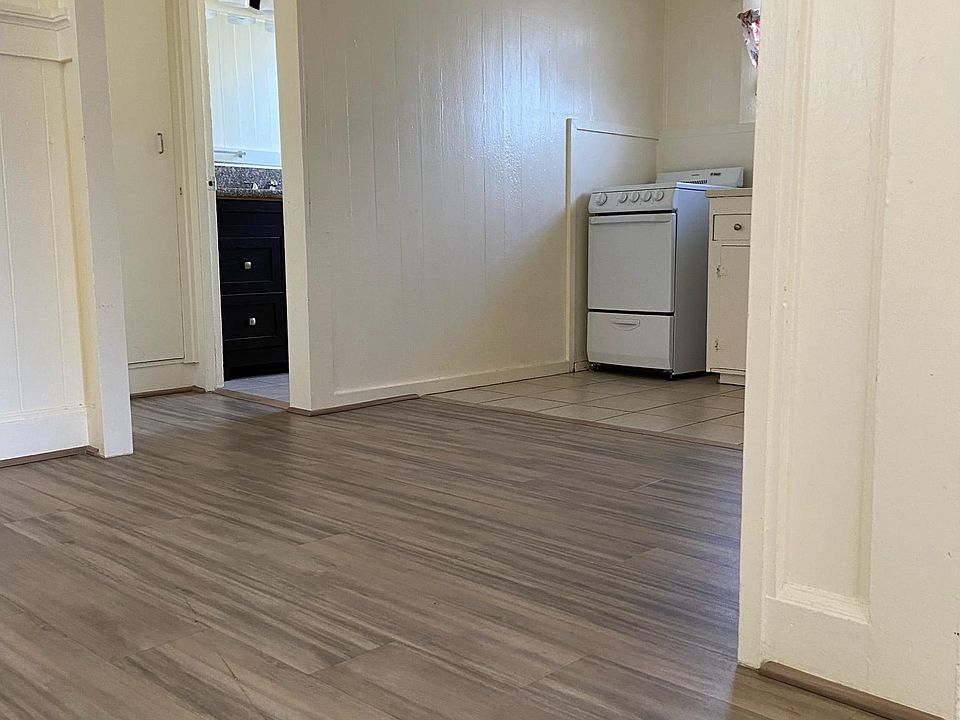 2nd image of 843C Kapahulu Ave