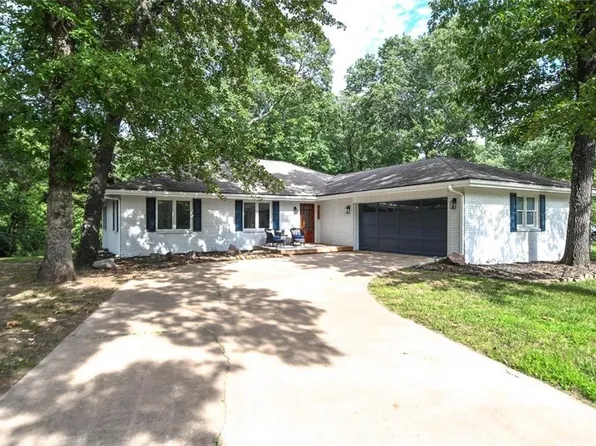 8468 Range Rd, Rogers, AR 72756