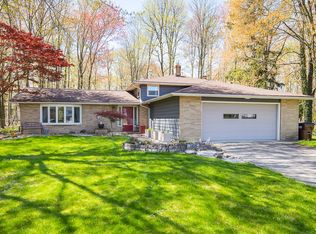 27075 Chopin Cir, Westlake, OH