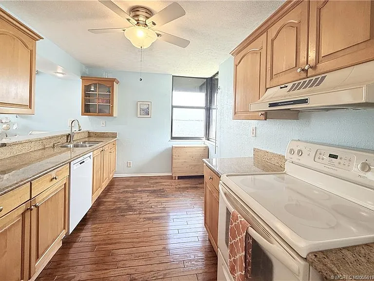 1950 SW Palm City Rd #13307 — Photo 12