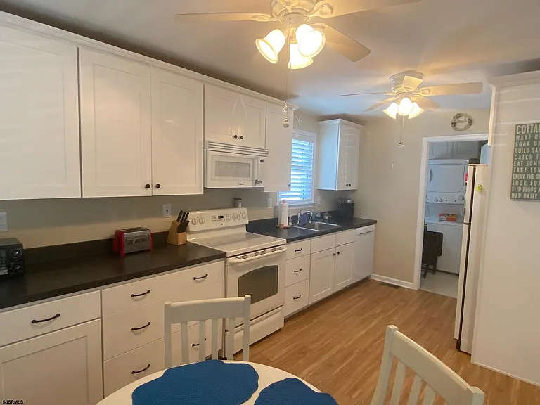 135 N Woodcrest Ave — Photo 5