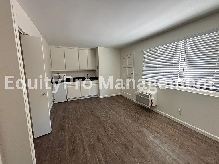 7243 Pickering Ave #F — Photo 4
