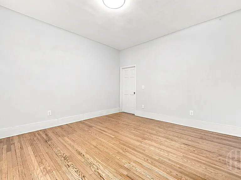 204 E 31st St #1 — Photo 2