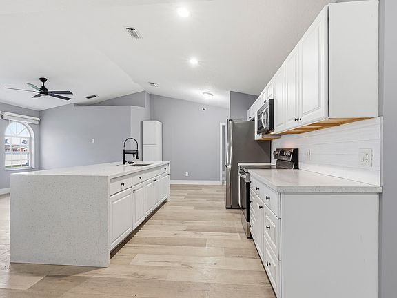4th image of 1717 SW Burlington Street