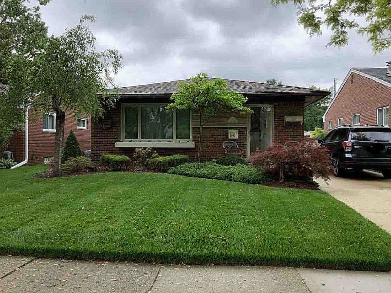 1st image of 213 Leroy Ave