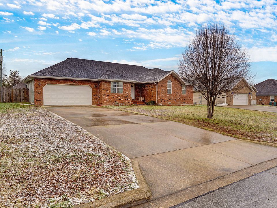 1st image of 931 Bradford Court
