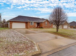 931 Bradford Ct, Marshfield, MO 65706
