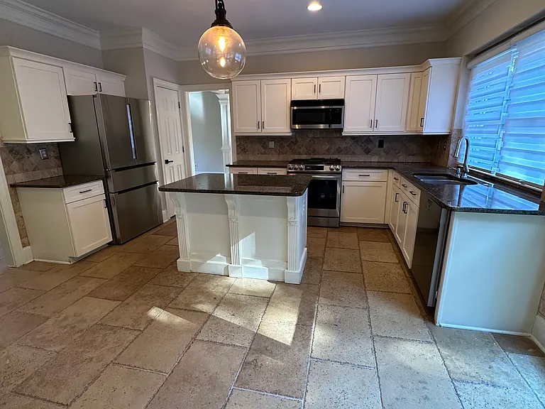 6415 Barwick Ln — Photo 6