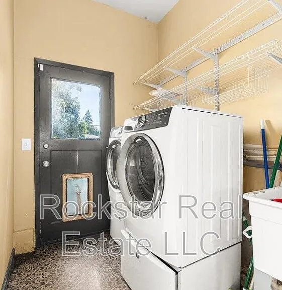 1110 E 28th Ave — Photo 9