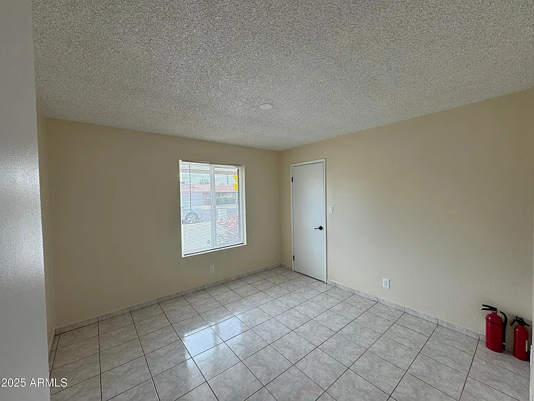 5502 W Frier Dr — Photo 21