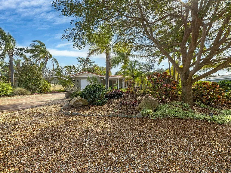 521 Beach Park Blvd — Photo 4