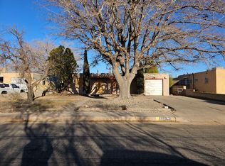 632 Arizona St SE, Albuquerque, NM 87108