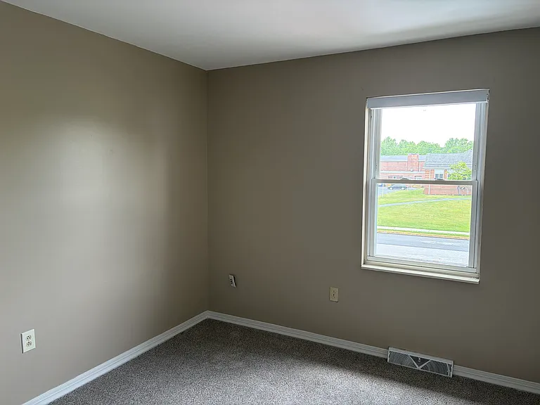 141 E South St — Photo 11