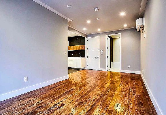 4th image of 62 E 21st St #1J