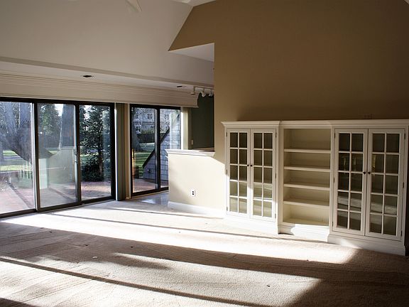 Sunny LR with Built-ins