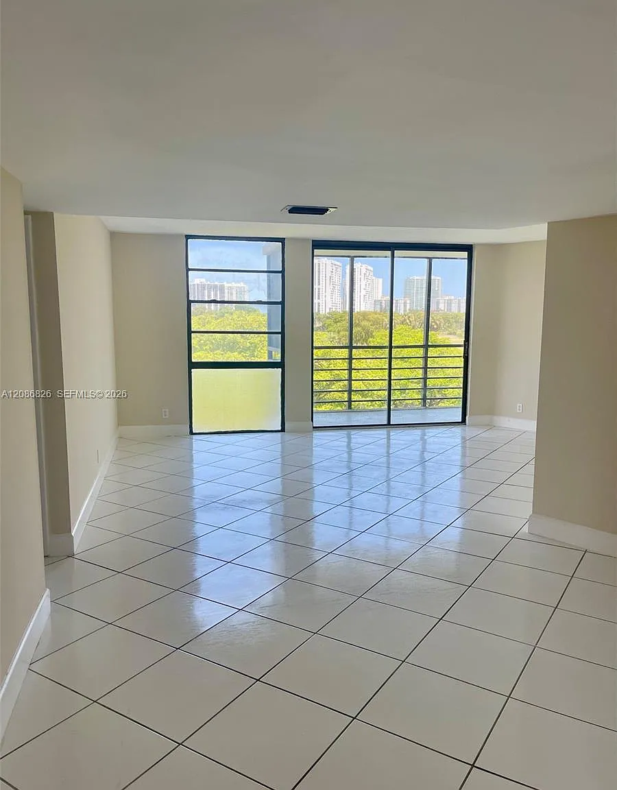 Biscaya Iv Condo — Photo 4