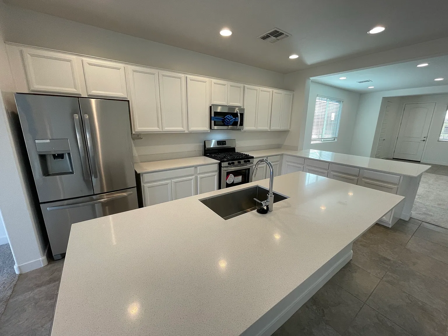 3 bed, 1650 sqft, $2,200 — Photo 3