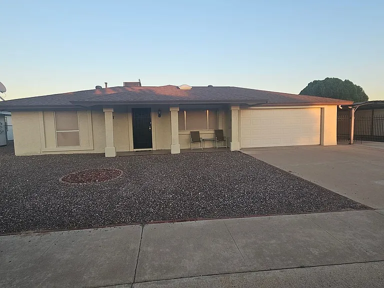 9426 W Arrowhead Dr — Photo 2