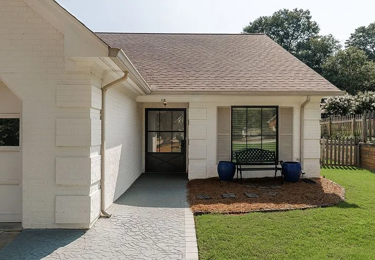 112 Lucy Ln — Photo 4