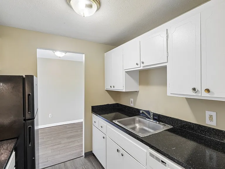 Columbus Park Apartments — Photo 31