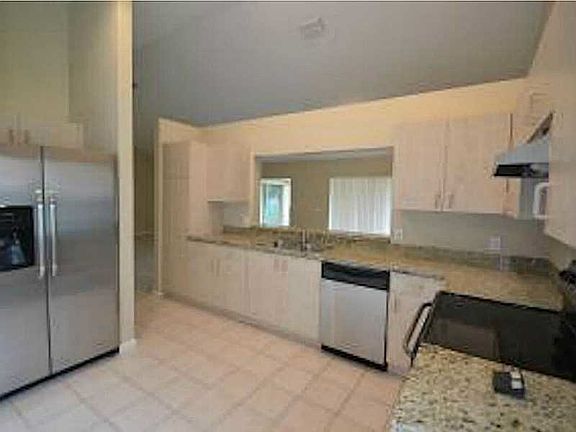 4th image of 536 NW 164th Ave