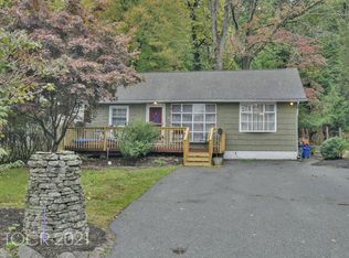 14 Canterbury Rd, Ringwood, NJ 07456