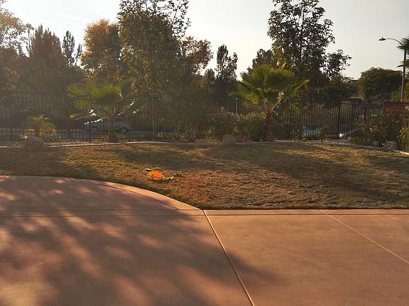 5th image of 370 Edgewater Dr