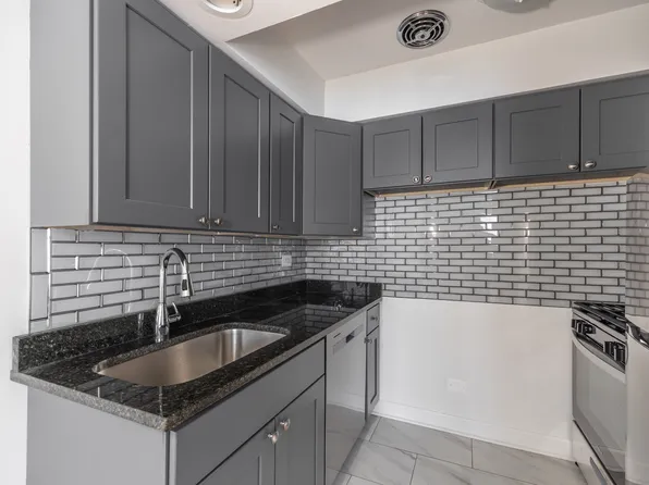 6832 N Sheridan Rd #2, Chicago, IL 60626