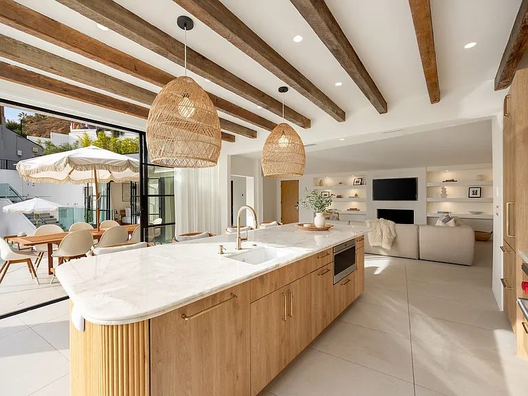 Experience the art of cooking surrounded by inspiring views.