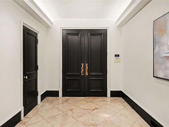 4th image of 2525 Peachtree Rd NE APT 28