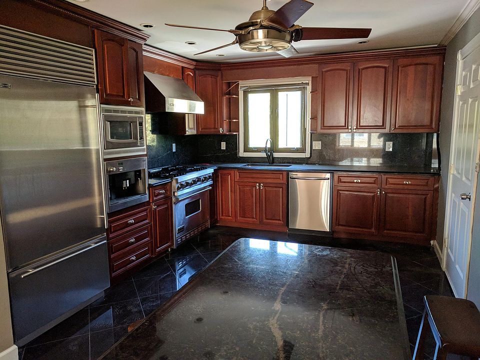 Beautiful Kitchen with black granite and modern premium appliances