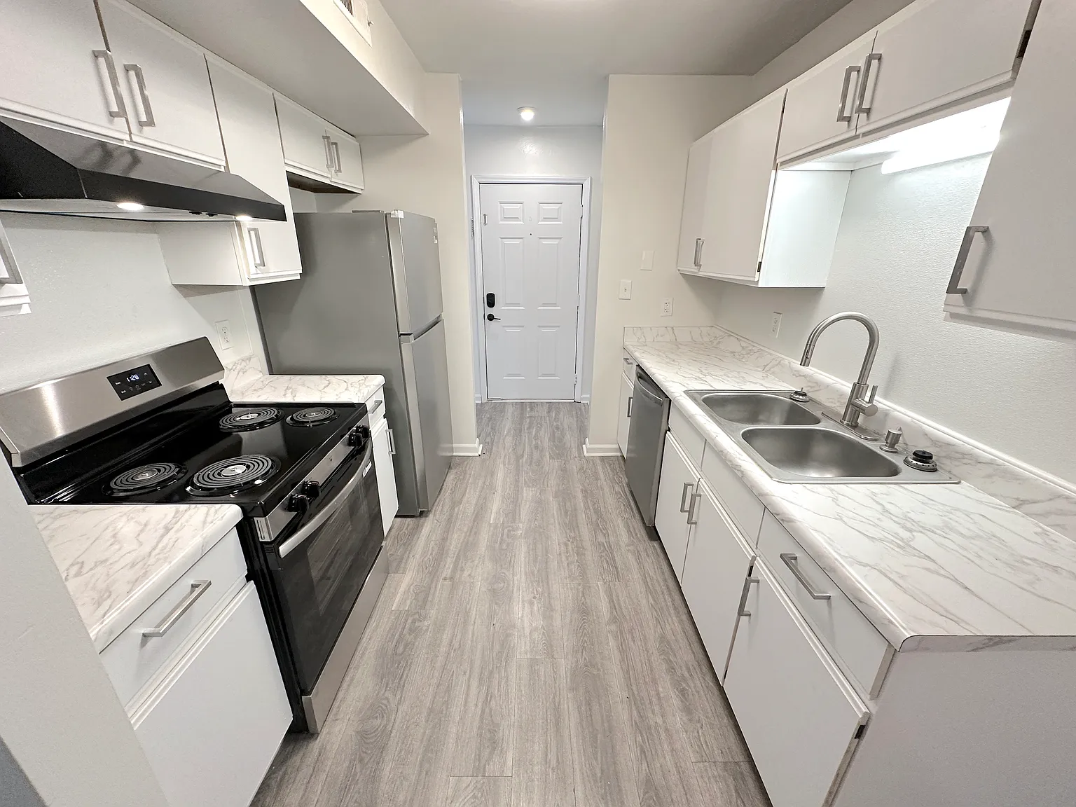 2 bed, 1.5 bath, 1005 sqft, $1,250 — Photo 2