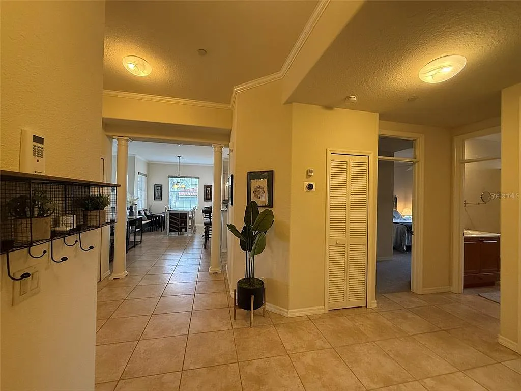 3 bed, 2.0 bath, 1903 sqft, $2,495 — Photo 3