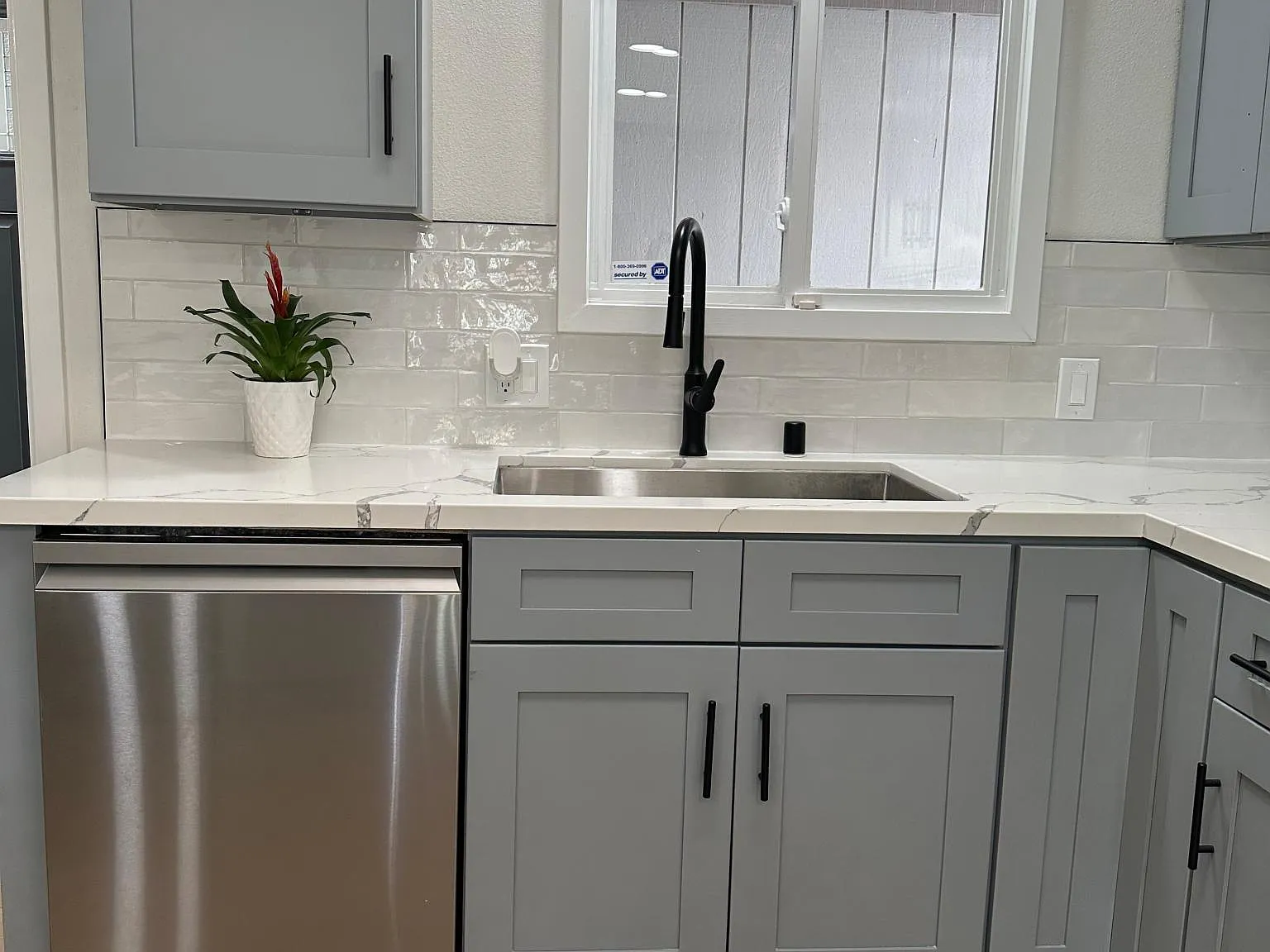 4206 Knoll Dr — Photo 2