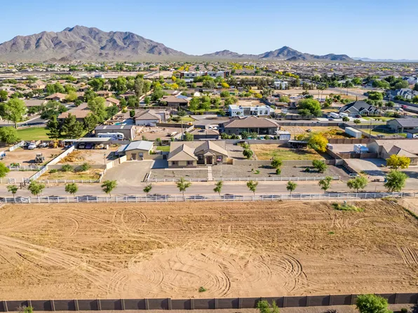 2866 E CEDAR WAXWING Drive, Gilbert, AZ 85298