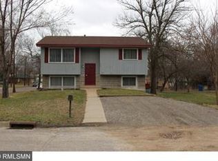 1378 Woodbridge St, Saint Paul, MN 55117